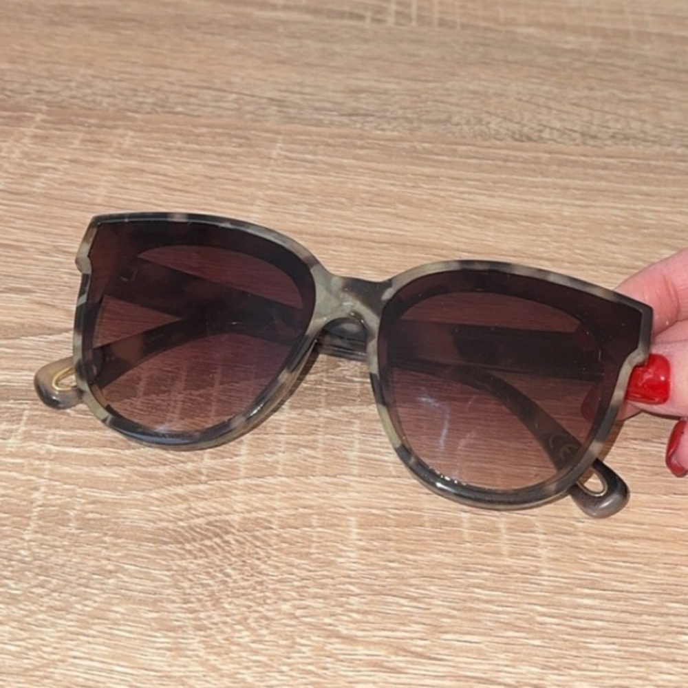 Lele Sadoughi Brooklyn Brown Oversized Tortoise Sunglasses - Picture 2 of 9